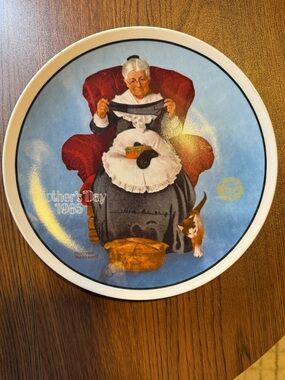 Mother's Day 1985 Decorative Collector Plate - Mending Time